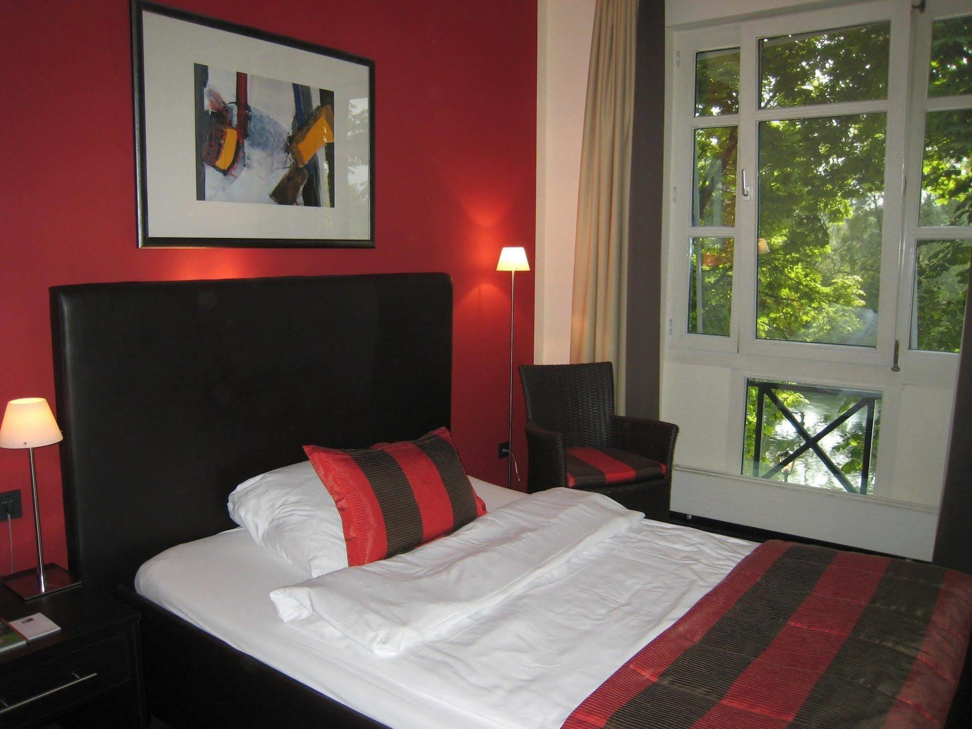 Hotel Am Ruhrufer Business & Golf Mülheim an der Ruhr Quarto foto